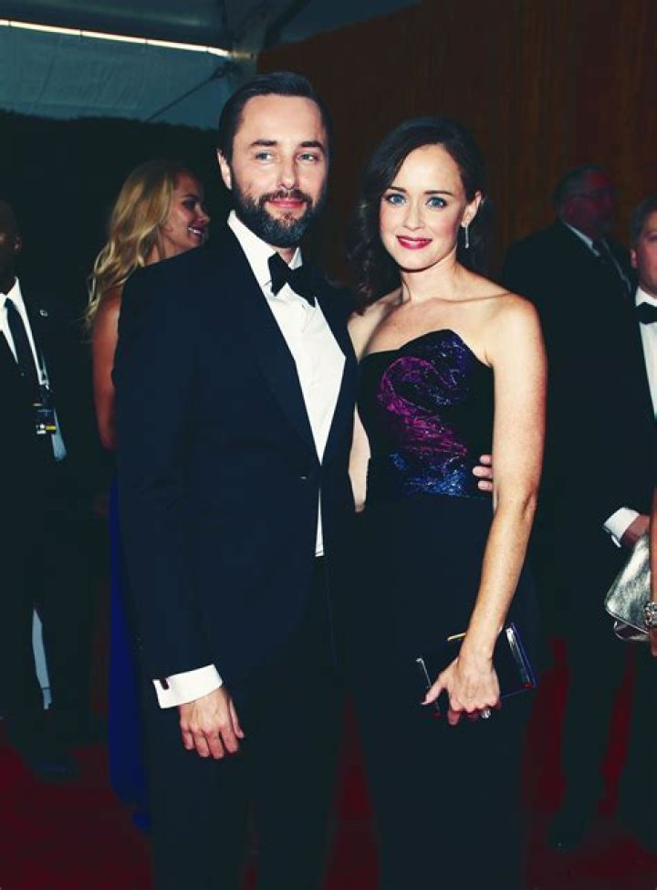 Unveiling The Secrets: Exploring Alexis Bledel's Relationships