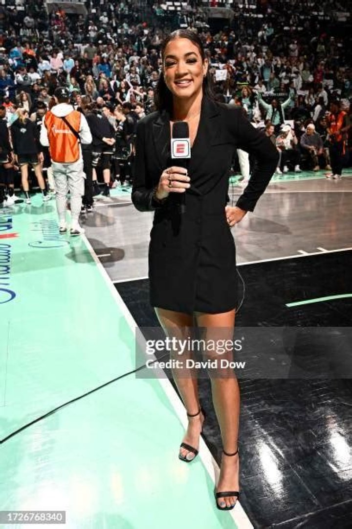 Uncover The Inspiring Journey Of A Trailblazing Sportscaster