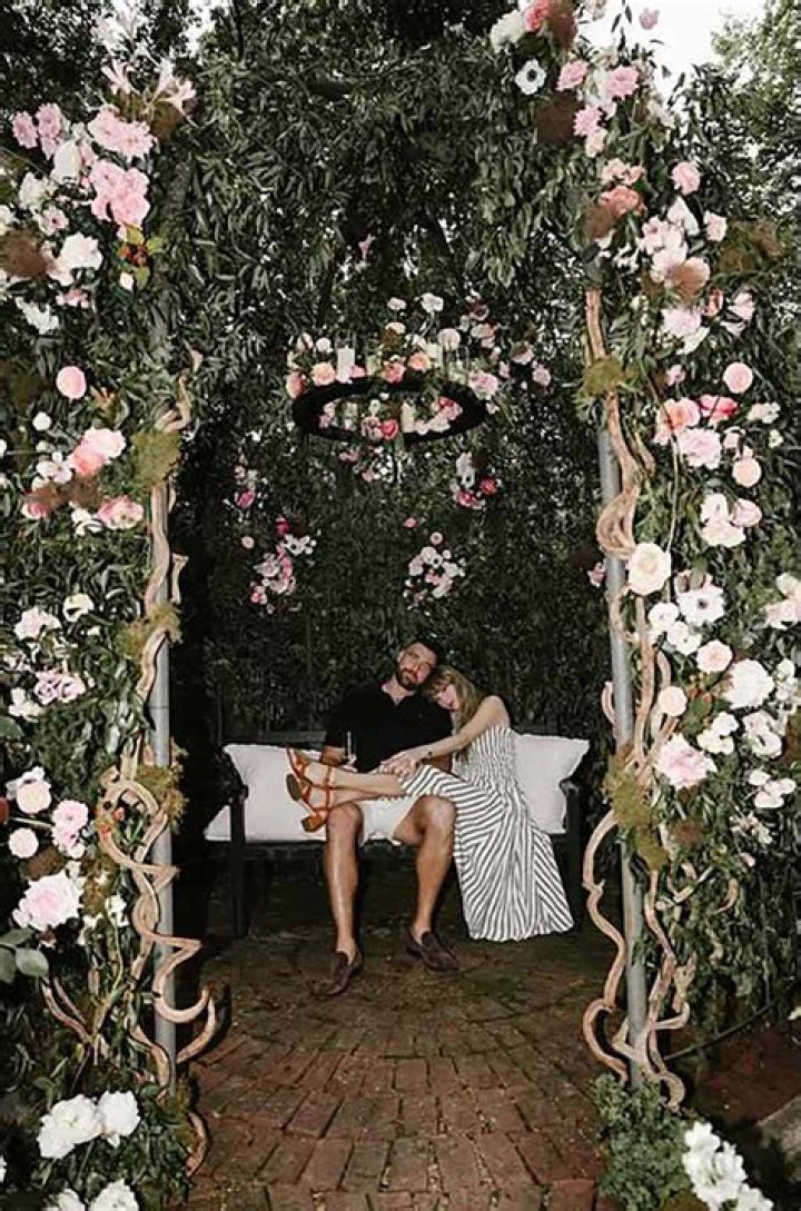 Are Travis And Laura's Hearts Intertwined?