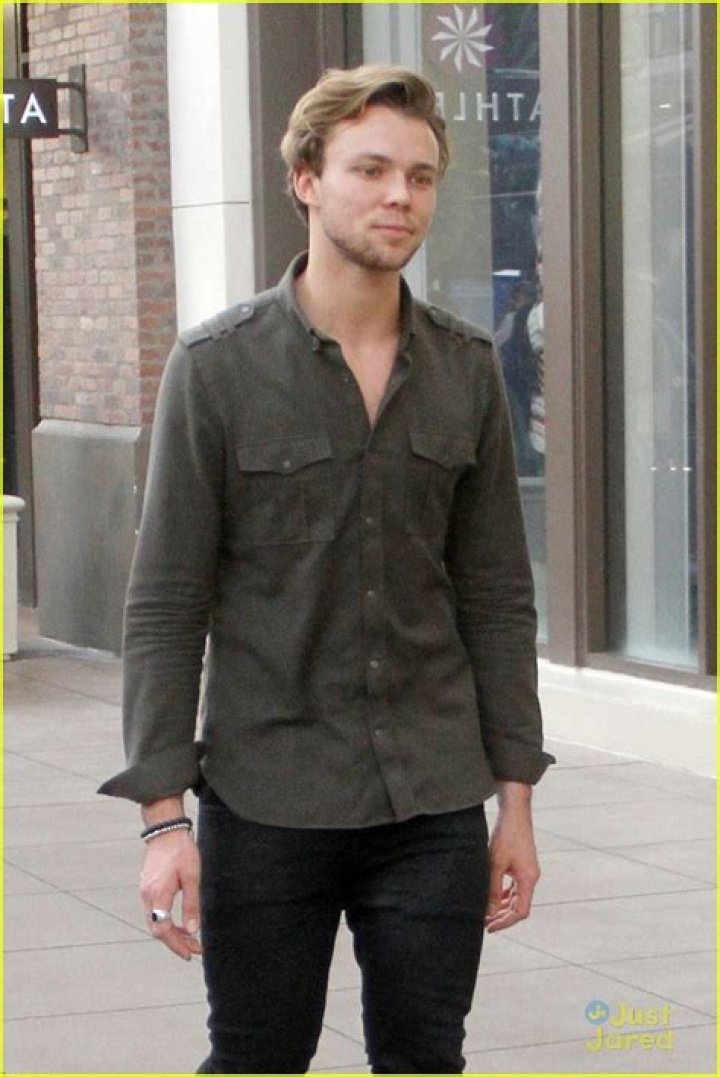 Unveiling The Multifaceted World Of Bryana Holly Ashton Irwin