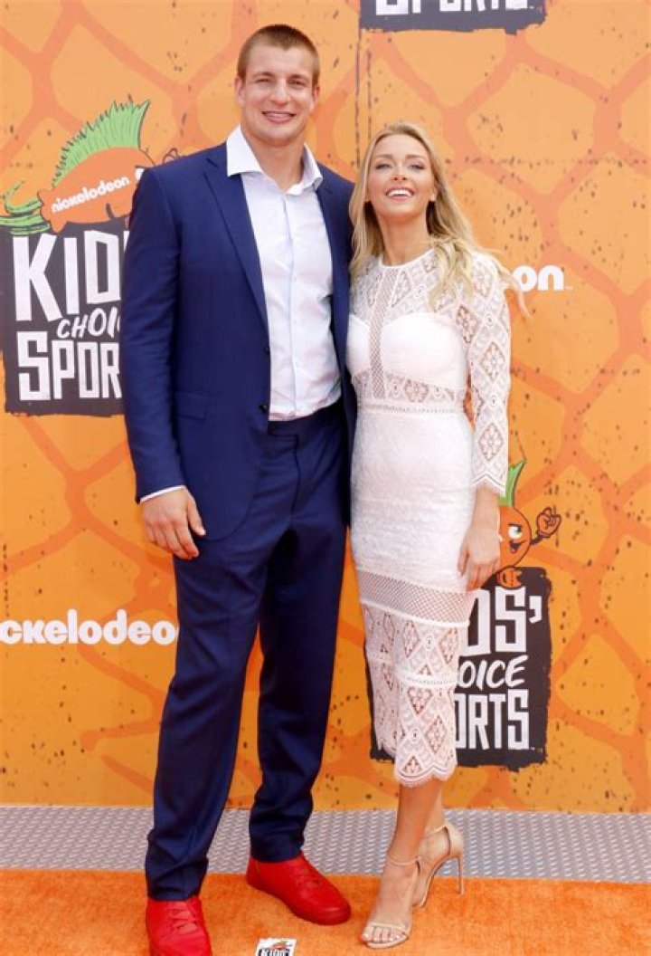 Unveiling Camille Kostek's Weight: Secrets And Strategies Revealed