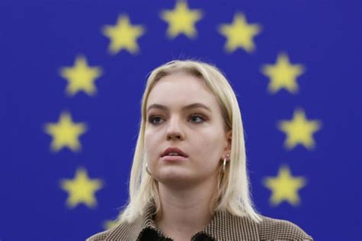 Unveiling The True Measure Of Dasha Navalnaya: Beyond Physical Stature