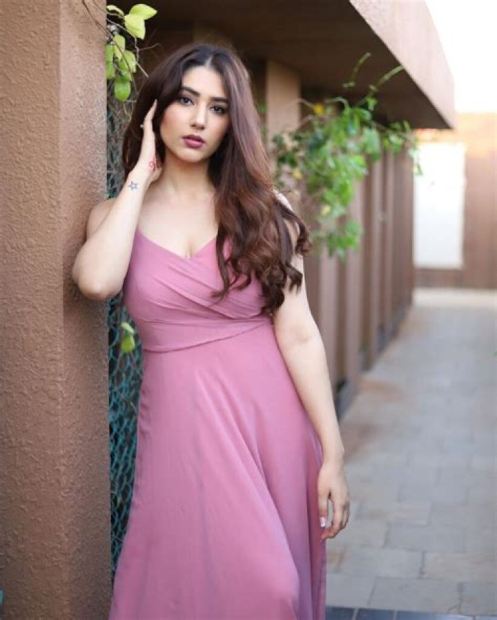 Uncover The Secrets Of Disha Parmar's Height: Insights And Revelations