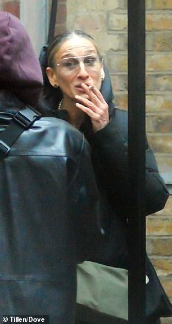 Sarah Jessica Parker's Smoking Habits: Uncovered!