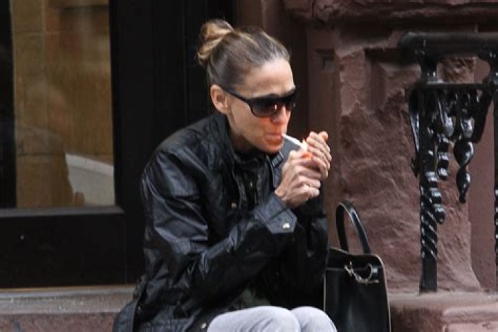Sarah Jessica Parker's Smoking Habits Exposed