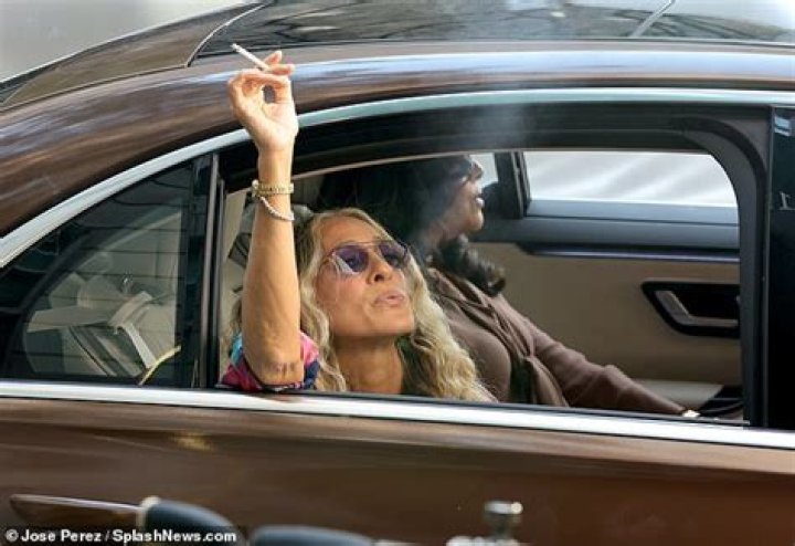 Sarah Jessica Parker: Smoking Secrets Revealed?