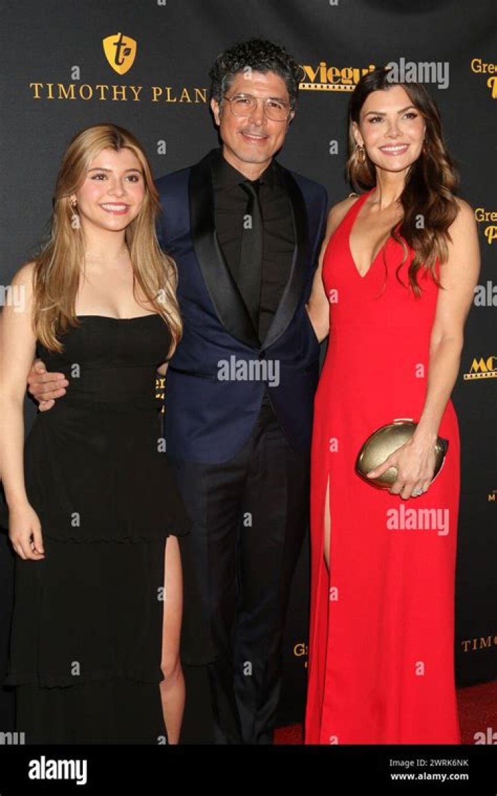 Unveiling The Legacy Of Estela Ines Monteverde: A Sculpting Pioneer