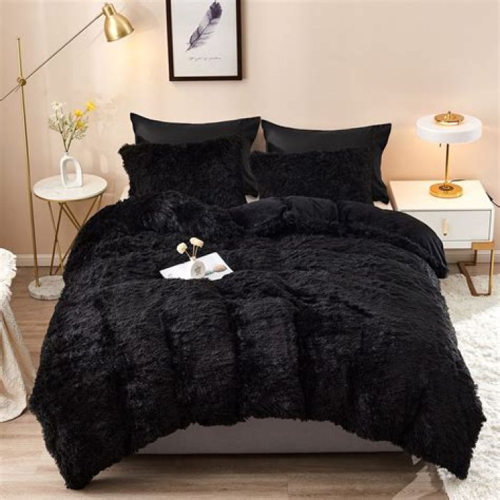 Discover The Ultimate Fluffy Comforter Black
