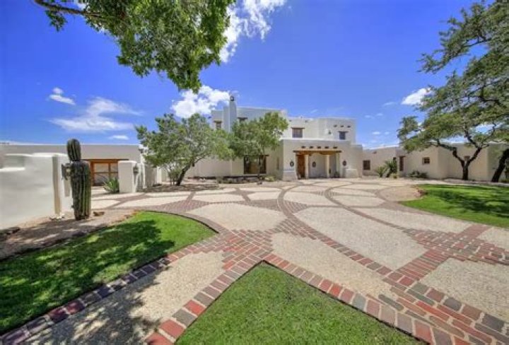 Discover The Secrets Of George Jones' Home, A Country Music Haven