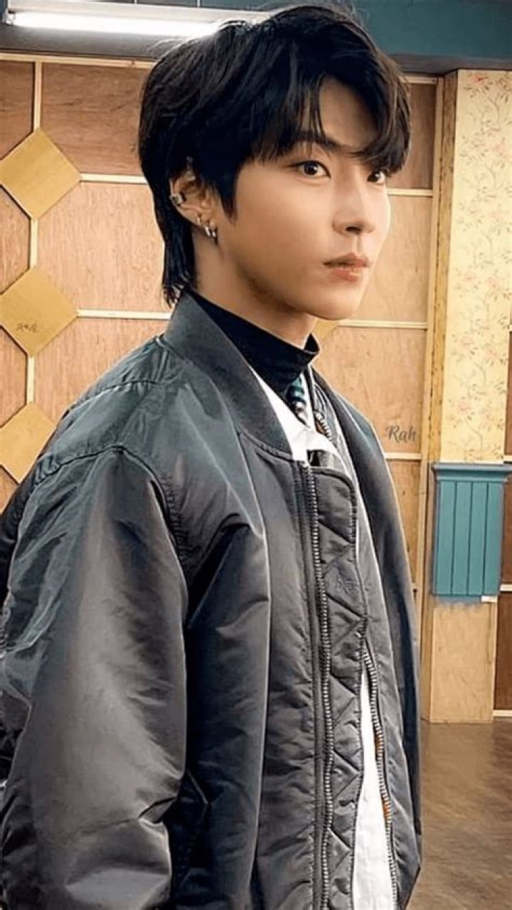 Discover The Height Of Hwang In Yeop