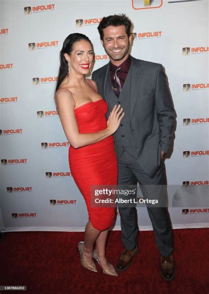 Is Actor Jonathan Stoddard Hitched?