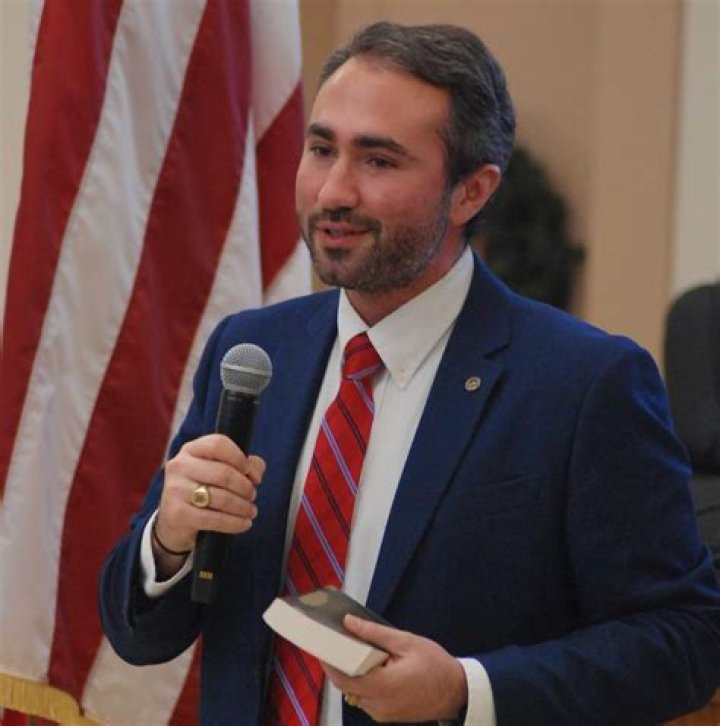 Unveiling Jeff Bezos's Political Puzzle: Republican Or Democrat?