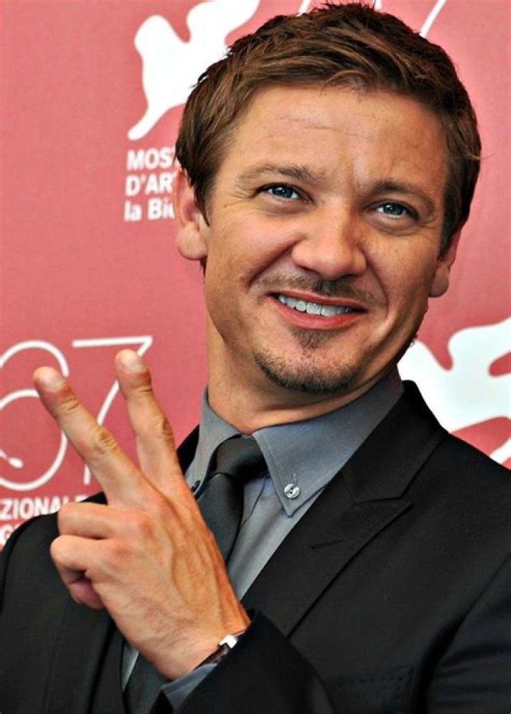 "jeremy Renner Fingers"