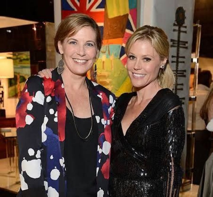 Discover The Siblings Behind Julie Bowen's Success
