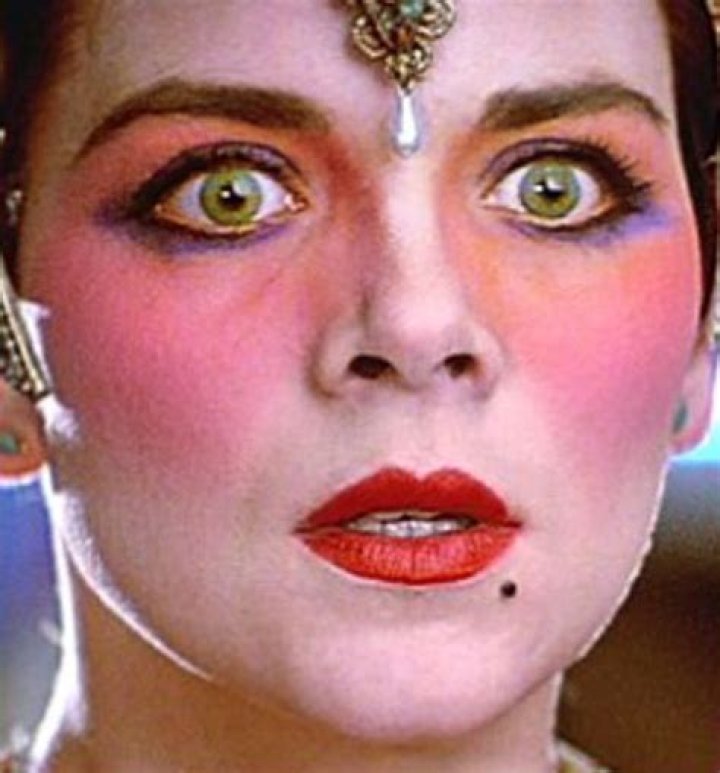 The Enigmatic Beauty Of Kim Cattrall's Hazel Eyes