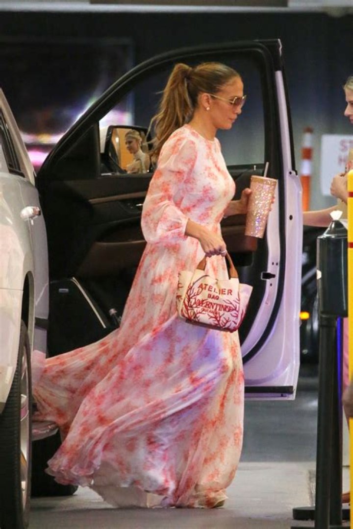 Discover The Allure: Maxi Dress Celebrities Unveiled