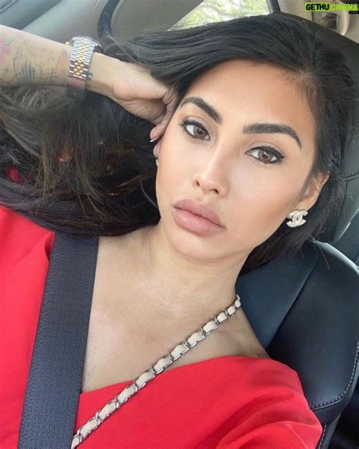 Unveiling The Multifaceted World Of Paola Shea