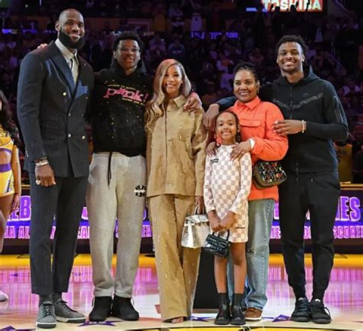 Savannah James's Height, Weight, And Fitness Journey Revealed