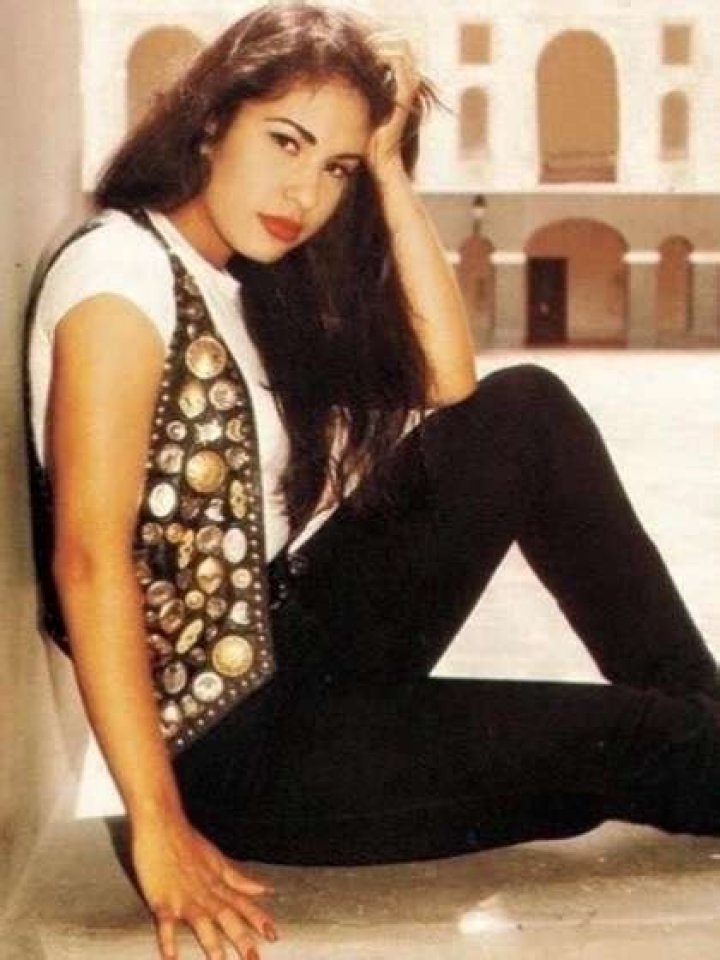 Unveiling The Intriguing Physical Attributes Of Selena Quintanilla