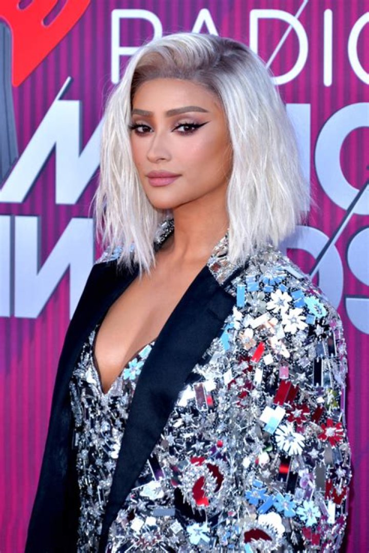 Unveiling Shay Mitchell's Net Worth: Discoveries & Insights