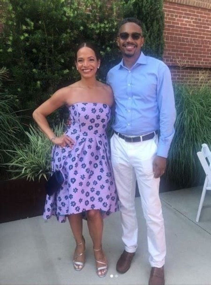 Discover Who Elle Duncan's Heart Belongs To