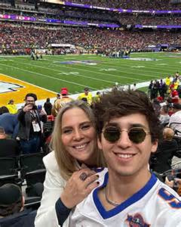 Discoveries And Insights About Joseline Hernandez's Mother