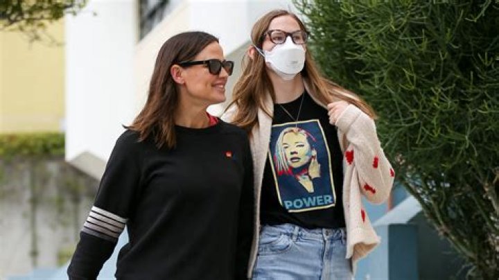 Jennifer Garner's Daughter's Mask-Wearing Journey